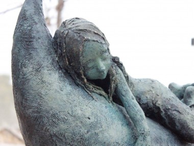 Jurga sculpteur “Sleeping on the moon” Bronze