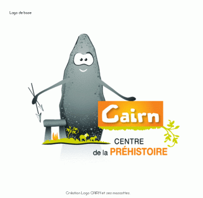 {Logo} Cairn et ses mascottes – Centre de Préhistoire situé à St Hilaire la Forêt