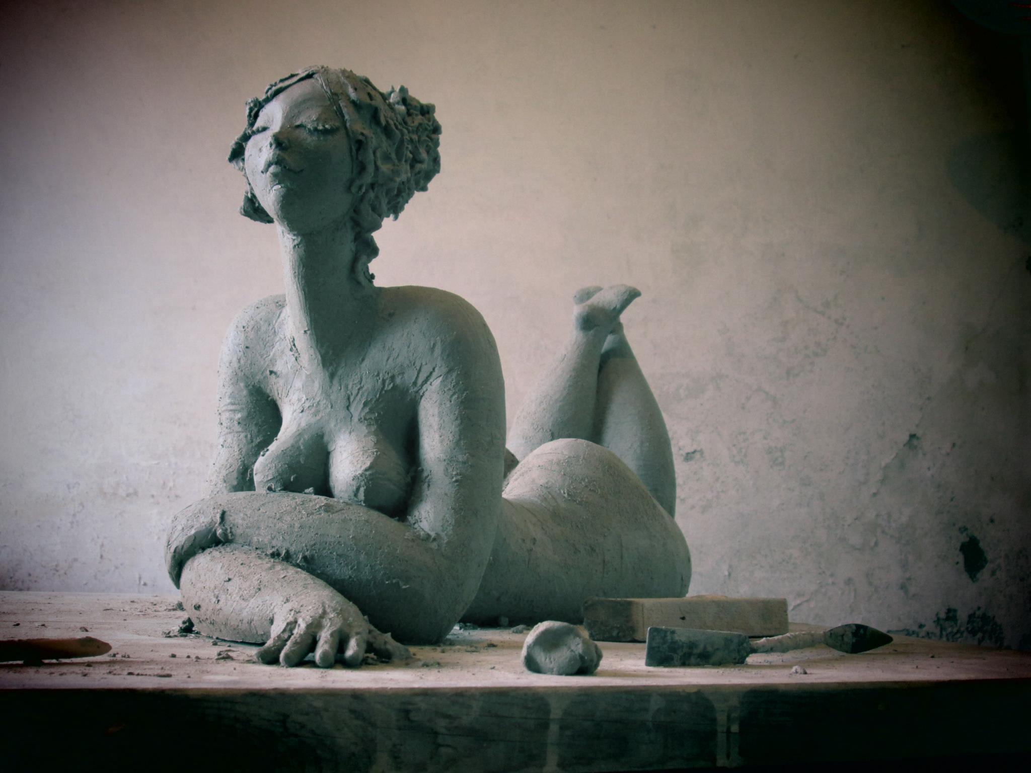 Zacchetti Catherine Sculptures femme ronde terre brute