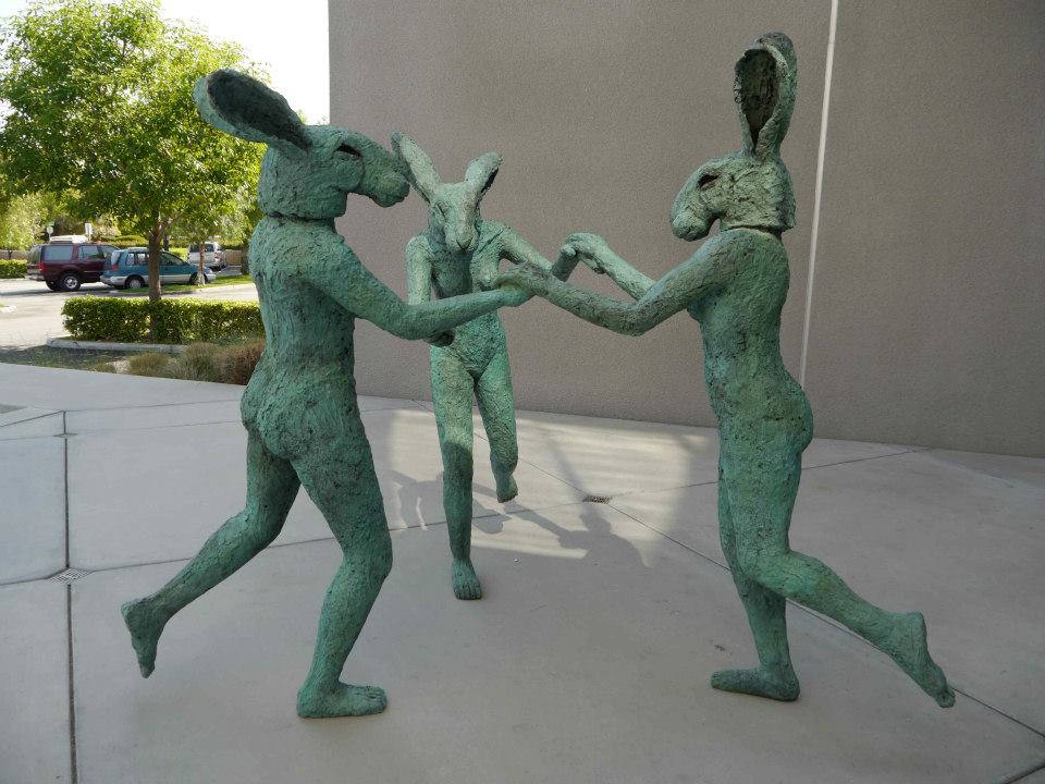 Sophie Ryder sculptures lievres