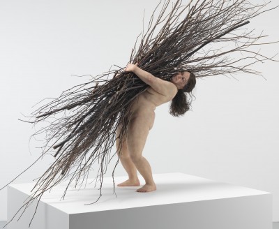 Ron Mueck – Woman with sticks (detail) 2008 Mixed media 187 x 230 x 86 cm / 73 5/8 x 90 1/2 x 33 7/8 in (overall) 85 cm / 33 1/2 in (figure) 76 x 143 x 115 cm / Photo: Mike Bruce