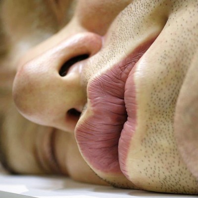 Ron Mueck, Mask II, 2002 – Sculptures hyper-realiste