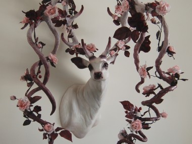 Natasha Cousens – Doe Ray Me – Floral animal sculpture