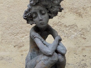 Valérie Hadida – Femme au galet, sculptures