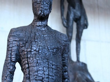 Aron Demetz – la natura umana- Charcoal sculpture