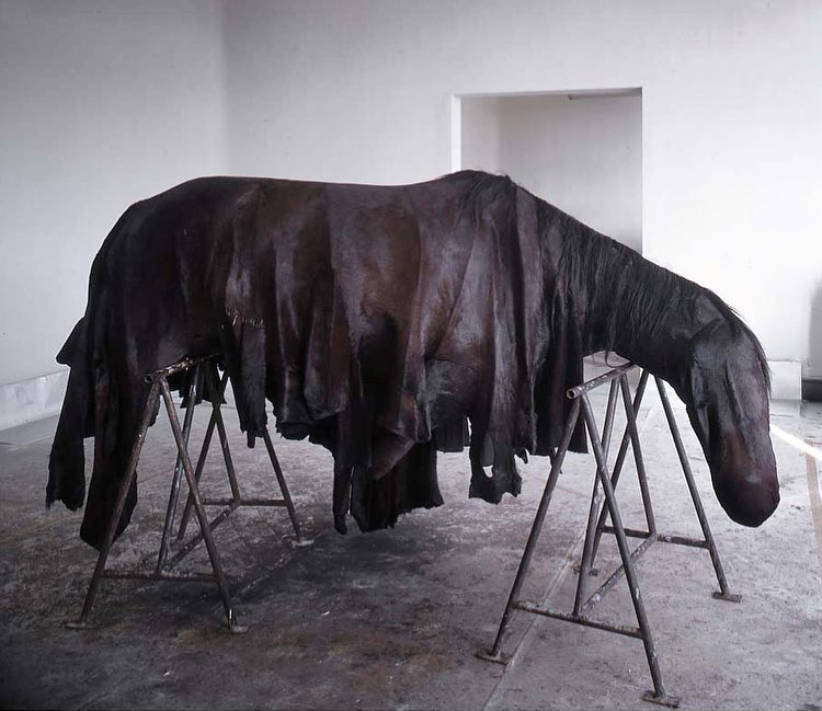 BERLINDE DE BRUYCKERE - Horse sculpture