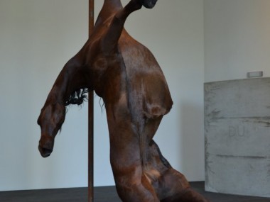 Berlinde de Bruyckere – sculpture horse