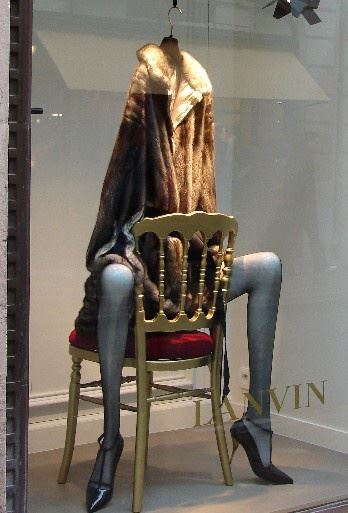 Lanvin window – mannequin legs