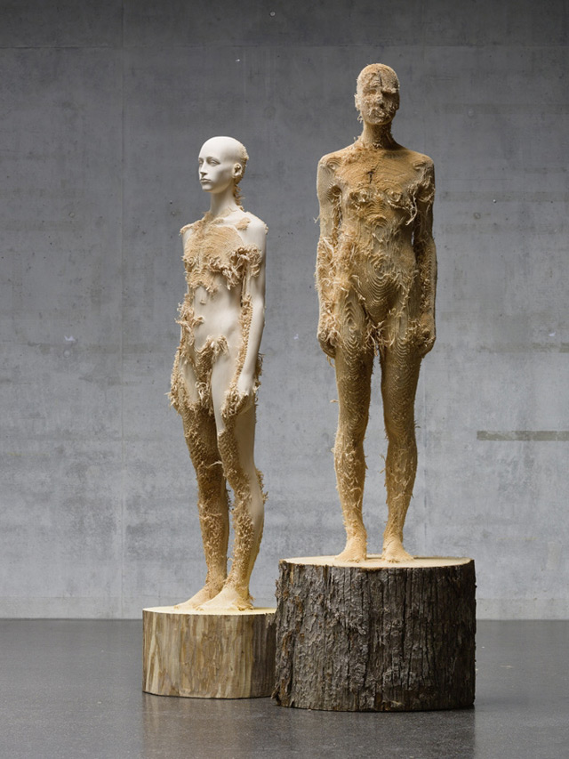 New Distressed Wood Figures by Aron Demetz / sculpture