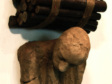 william catling – sculptures – Ceramic, wood and twine