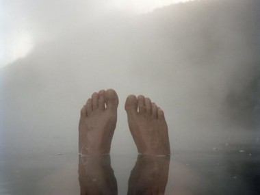 Peter Marlow, JAPAN. Natural hot spring at Kawayu. 1998.