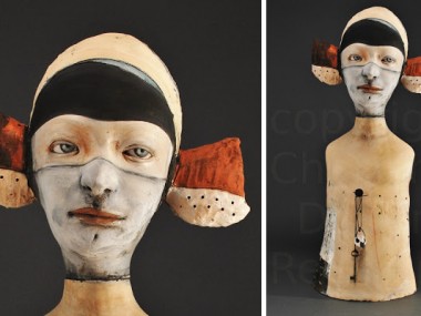 Clay & Persimmons – Sculpture figurative – Sentinel’s Soliloquy