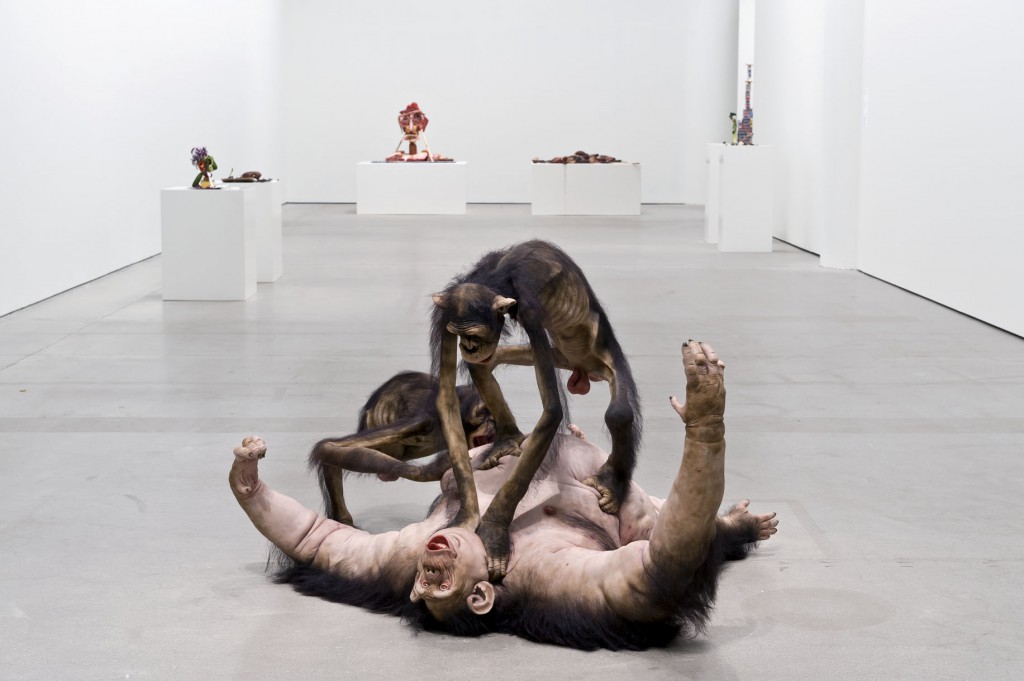Tony Matelli – sculpture hyperrealiste – Old Enemy, New Victim, 2006