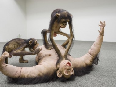 Tony Matelli – sculpture hyperrealiste – Old Enemy, New Victim2, 2006
