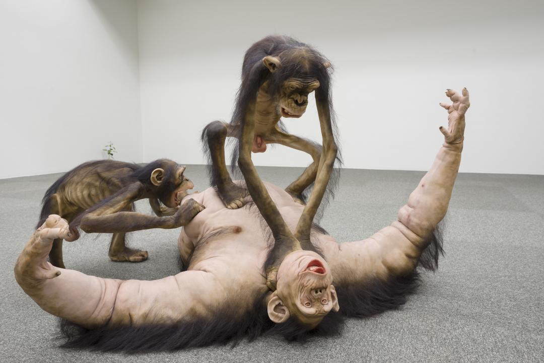 Tony Matelli – sculpture hyperrealiste – Old Enemy, New Victim2, 2006