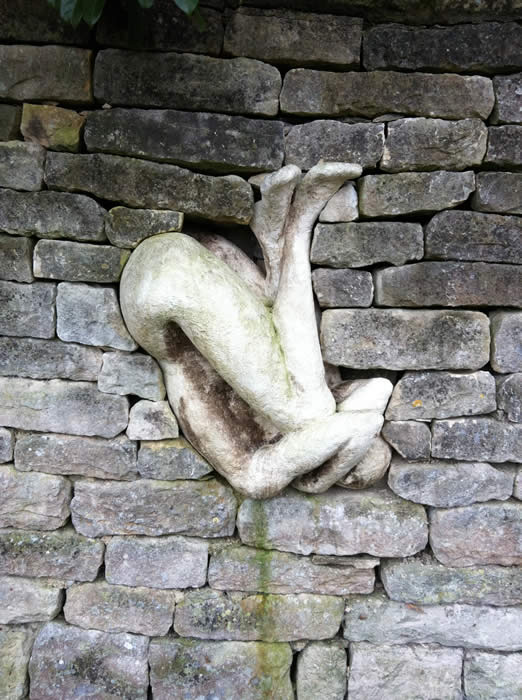 Anna Gillespie – Held – Installation at Burghley House Sculpture Garden