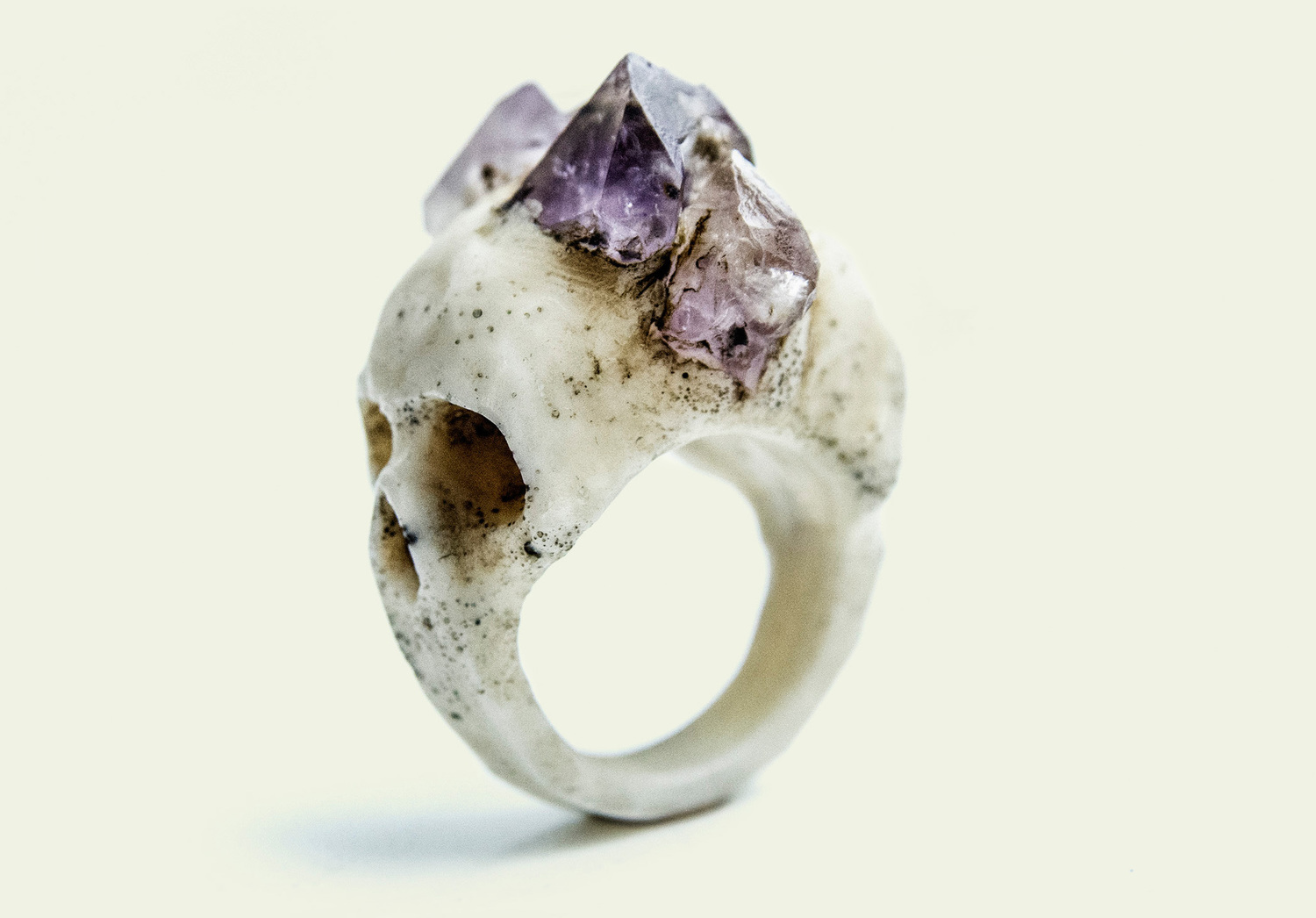 Macabre Gadgets – Bifacial Skull / Beautiful rings