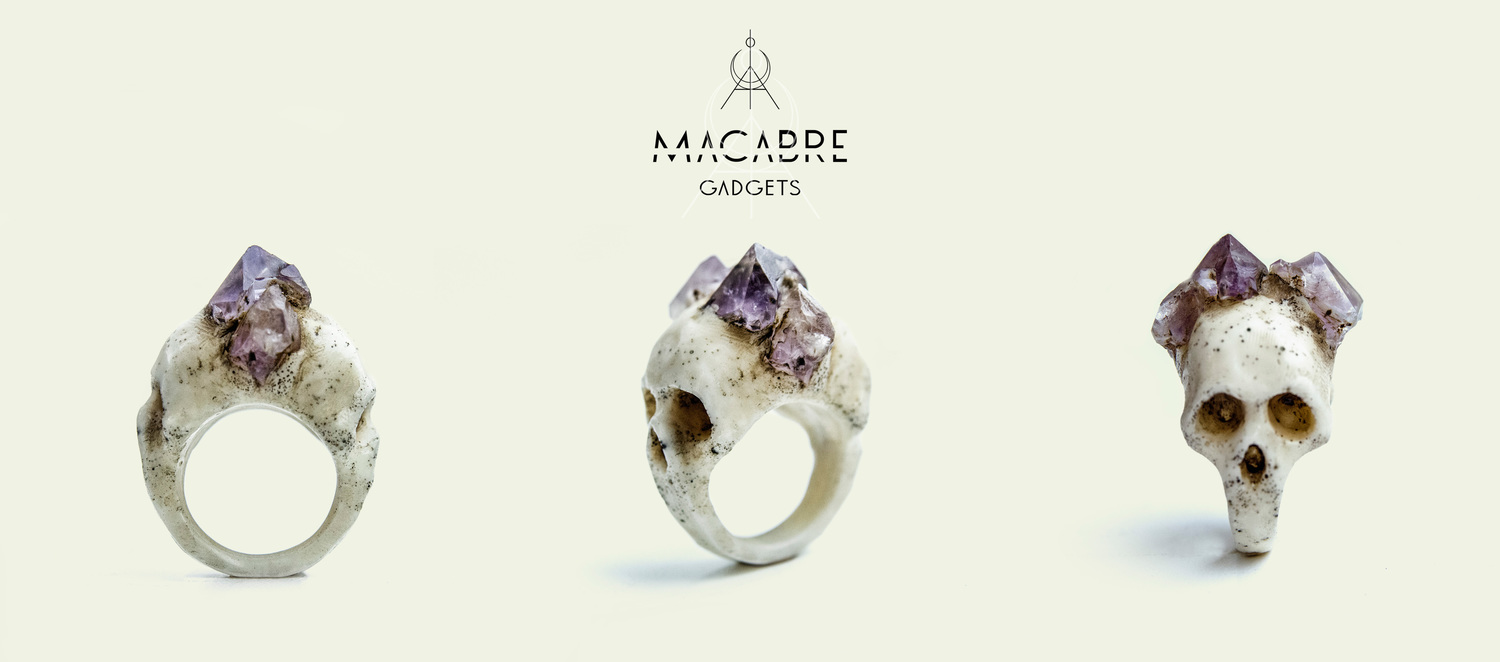 Macabre Gadgets – Bifacial Skull / Beautiful rings