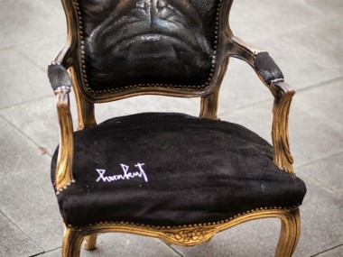 Herakut – When Then Grumpy Pug Turned Into A Chair / Street artist