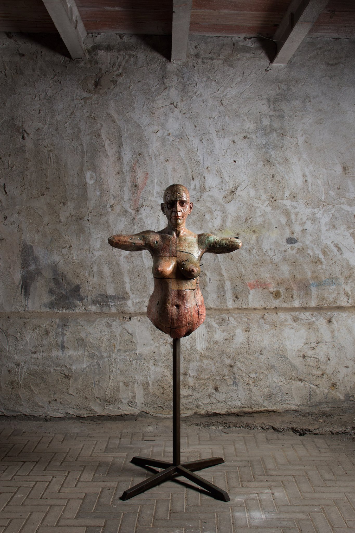 Christian Zucconi – sculptures CORPO VII : MATER DOLOROSA (2015)