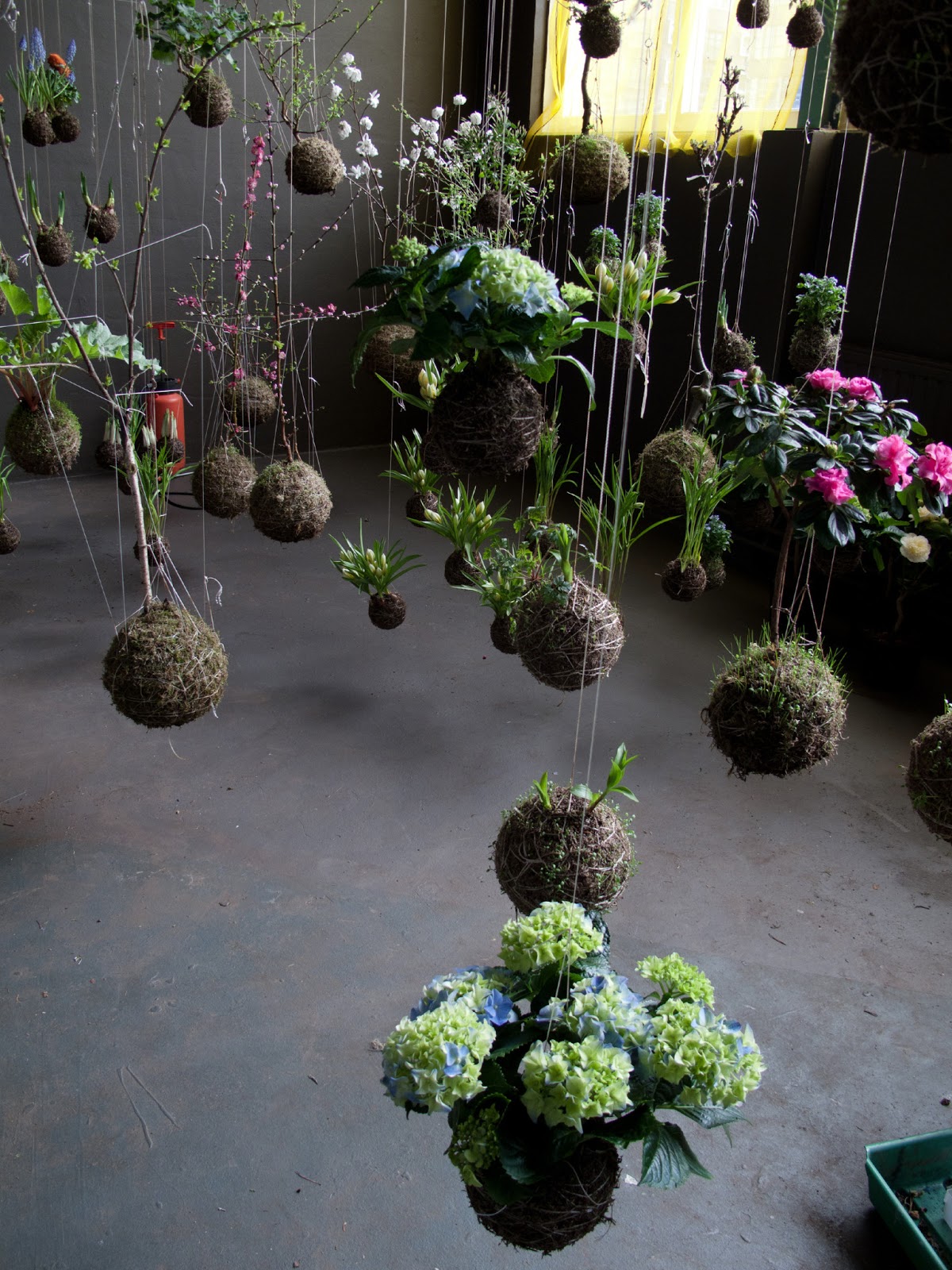 Fedor van der Valk  – hanging planters – string garden