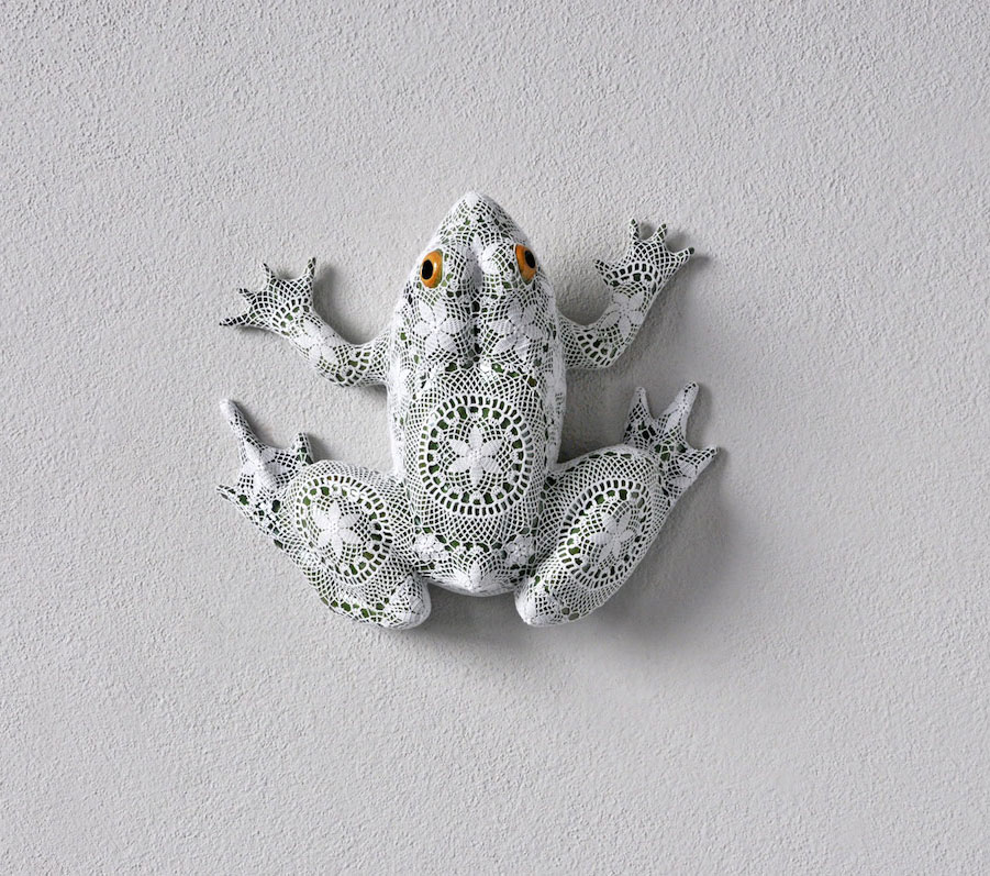 Joana Vasconcelos – Grenouille sculpture dentelles Art