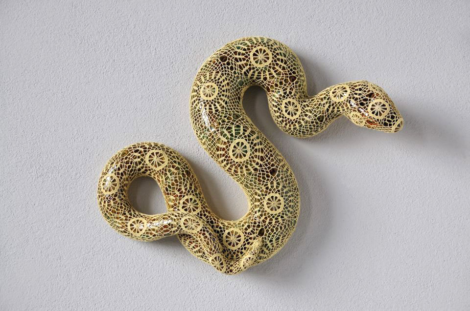 Joana Vasconcelos – serpent sculpture dentelles Art