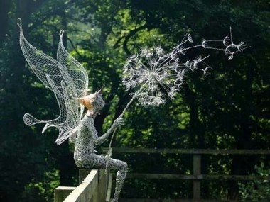 Robin Wight – dandelion sculptures