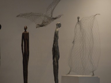 Magic Wire mesh sculptures by Pauline Ohrel