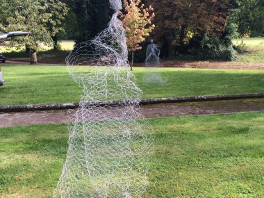 Magic Wire mesh sculpture by Pauline Ohrel