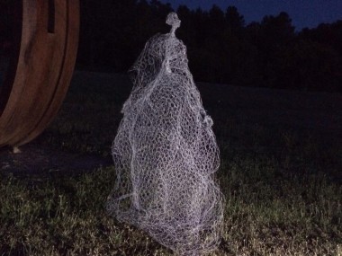 Magic Wire mesh sculpture by Pauline Ohrel