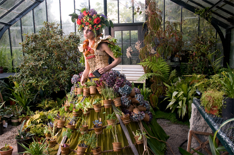 Nicole Dextras – Mobile dress garden