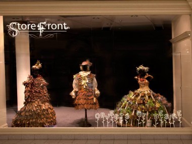 Nicole Dextras – Store front vitrine – Nature dress