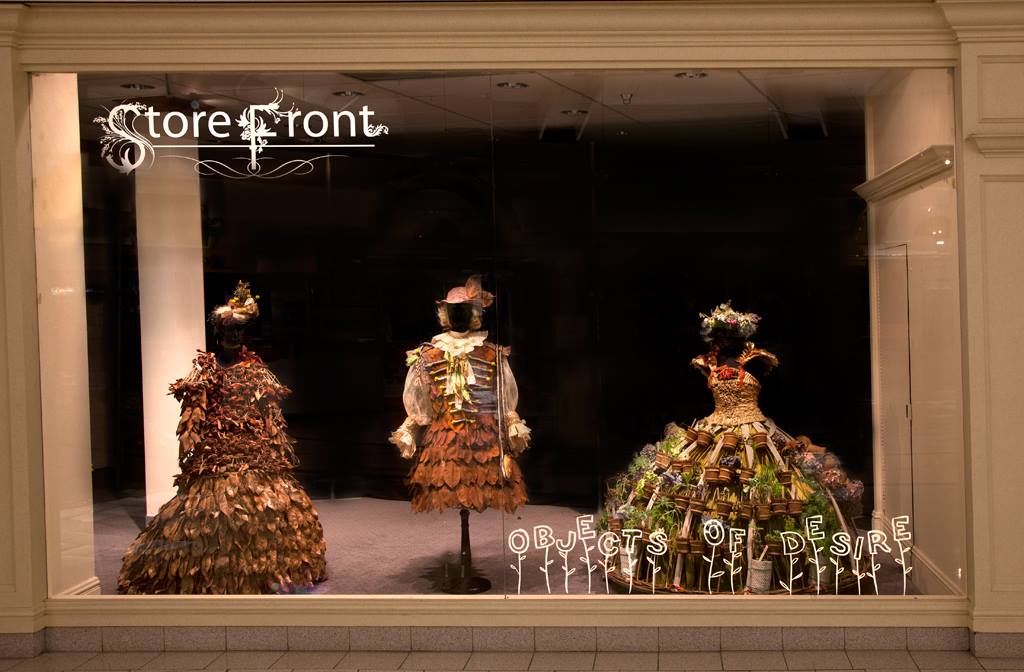 Nicole Dextras – Store front vitrine – Nature dress