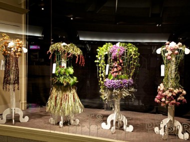 Nicole Dextras – Store front vitrine – Nature dress