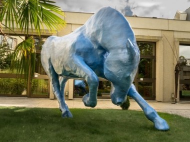 saone de stalh – sculpture – cheval resine