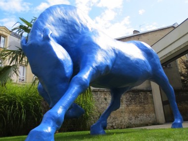 saone de stalh – sculpture – cheval resine