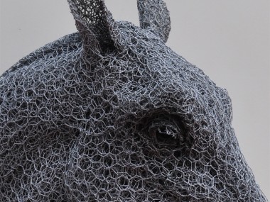 Kendra Haste – HORSE HEAD -sculpture fil de fer  – Sculptures grillage / Galvanised wire