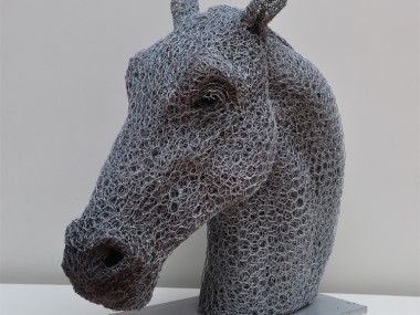 Kendra Haste – HORSE HEAD -sculpture fil de fer  – Sculptures grillage / Galvanised wire