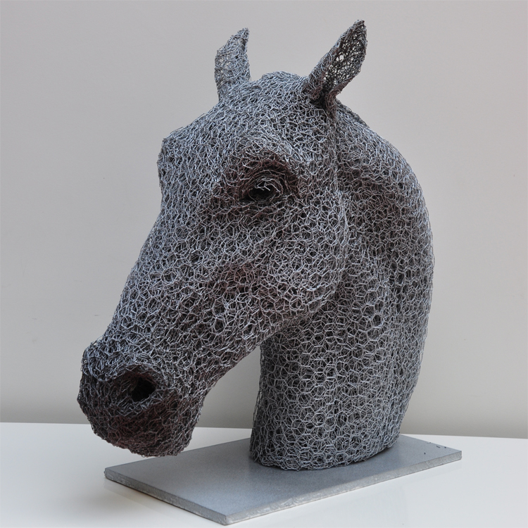 Kendra Haste – HORSE HEAD -sculpture fil de fer  – Sculptures grillage / Galvanised wire