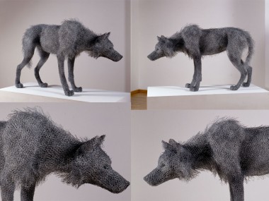 Kendra Haste – Timber wolf – Wire sculpture
