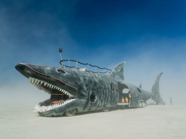 Shark Art Car – Mutant Vehicle ©DUNCAN RAWLINSON