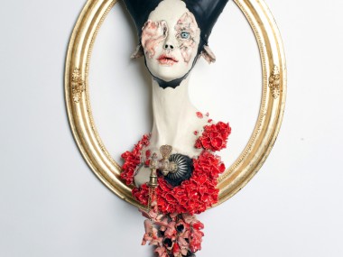 Sarah Louise Davey – into the black – Ceramic, found object and wood / Ceramic sculptures