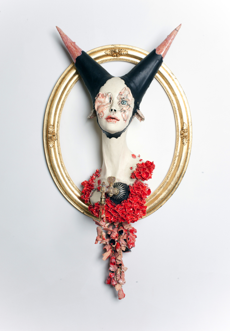 Sarah Louise Davey – into the black – Ceramic, found object and wood / Ceramic sculptures