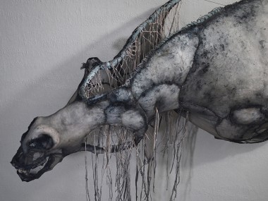 Eglantine Bacro – mixed-media artist – Nylon wire sculptures horse