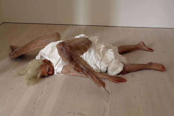 Sun Yuan – Peng Yu – Angel sculpture hyper realiste