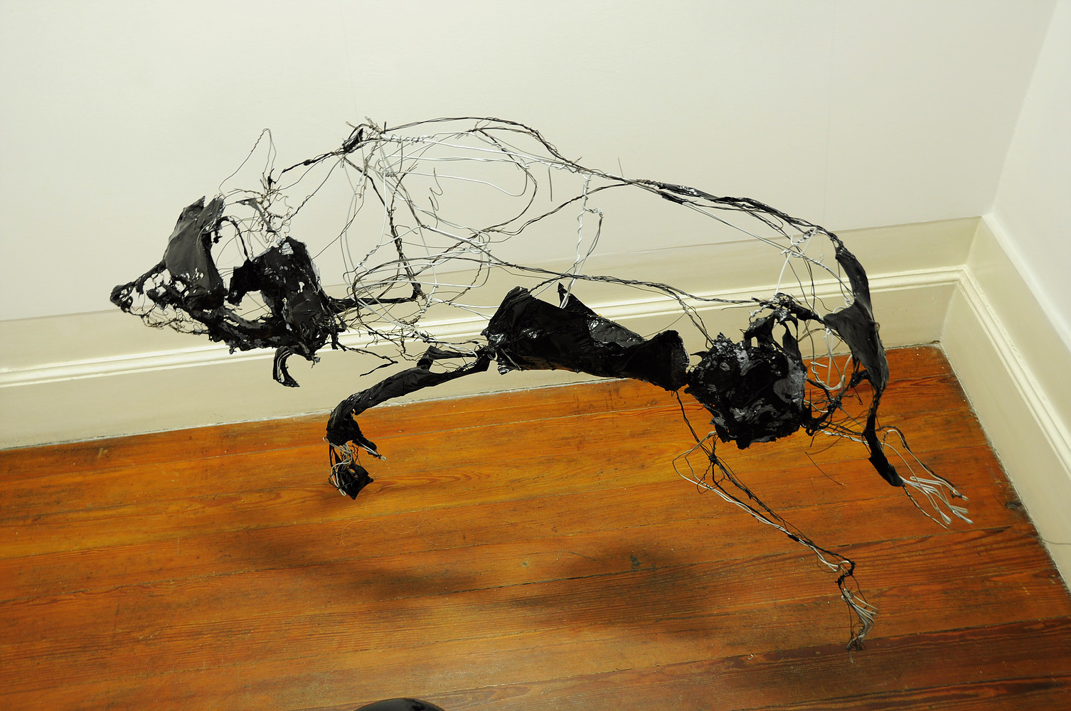 David Oliveira – « Dog » wire sculptures