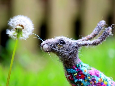 Dee McCracken – wool sculpture – bunny lapin