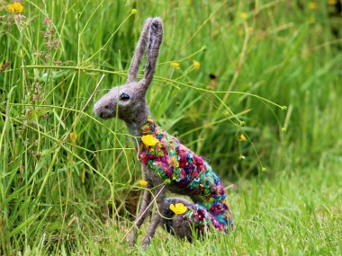 Dee McCracken – wool sculpture – lapin