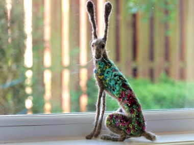 Dee McCracken – wool sculpture – lapin